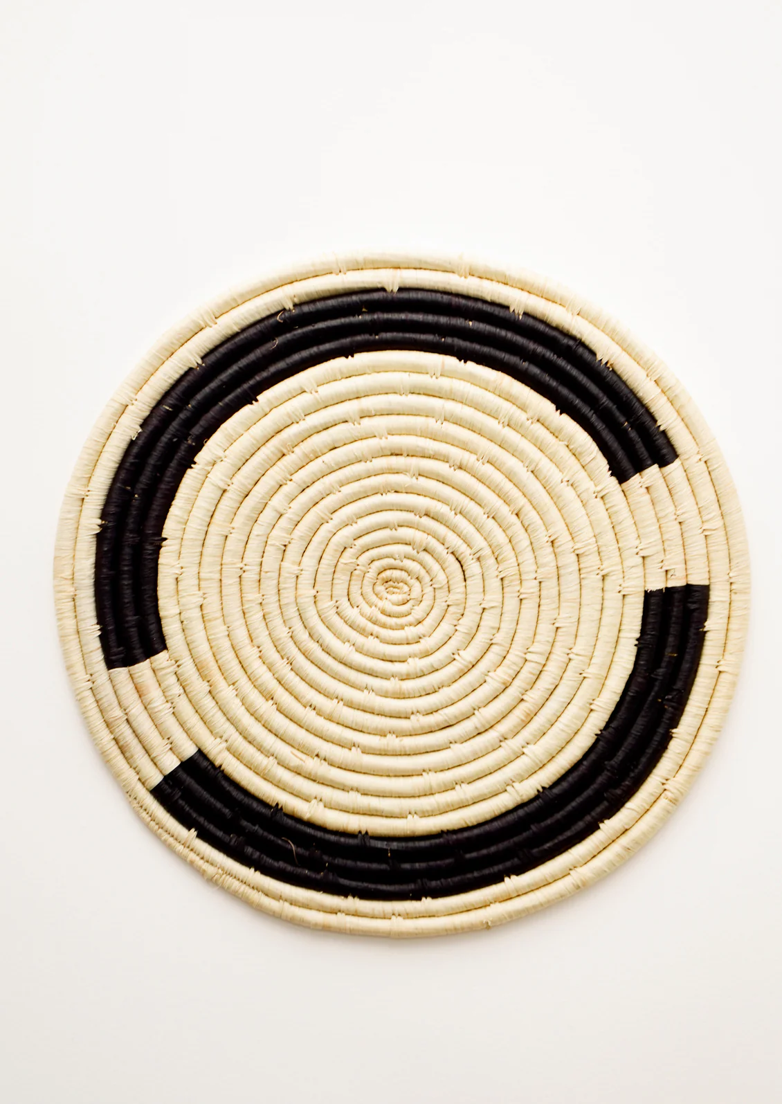 Arc Raffia Trivet