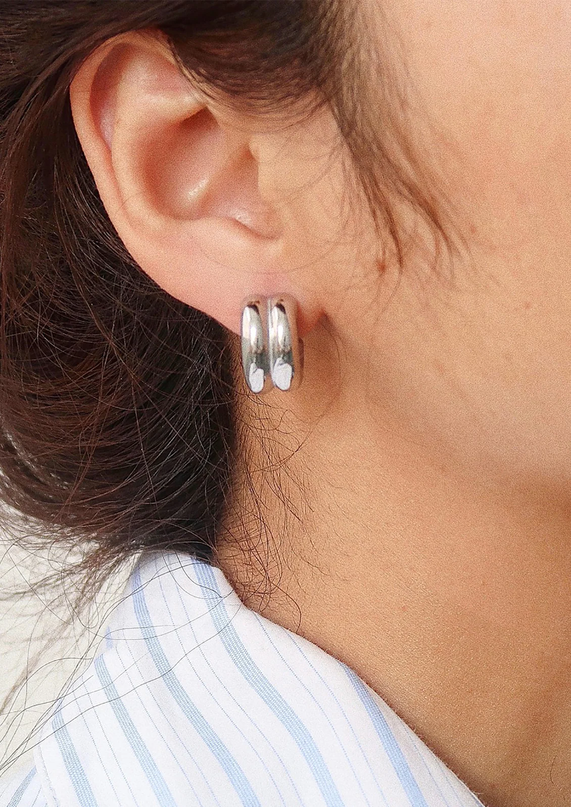 Chunky Rib Hoop Earrings - Image 2