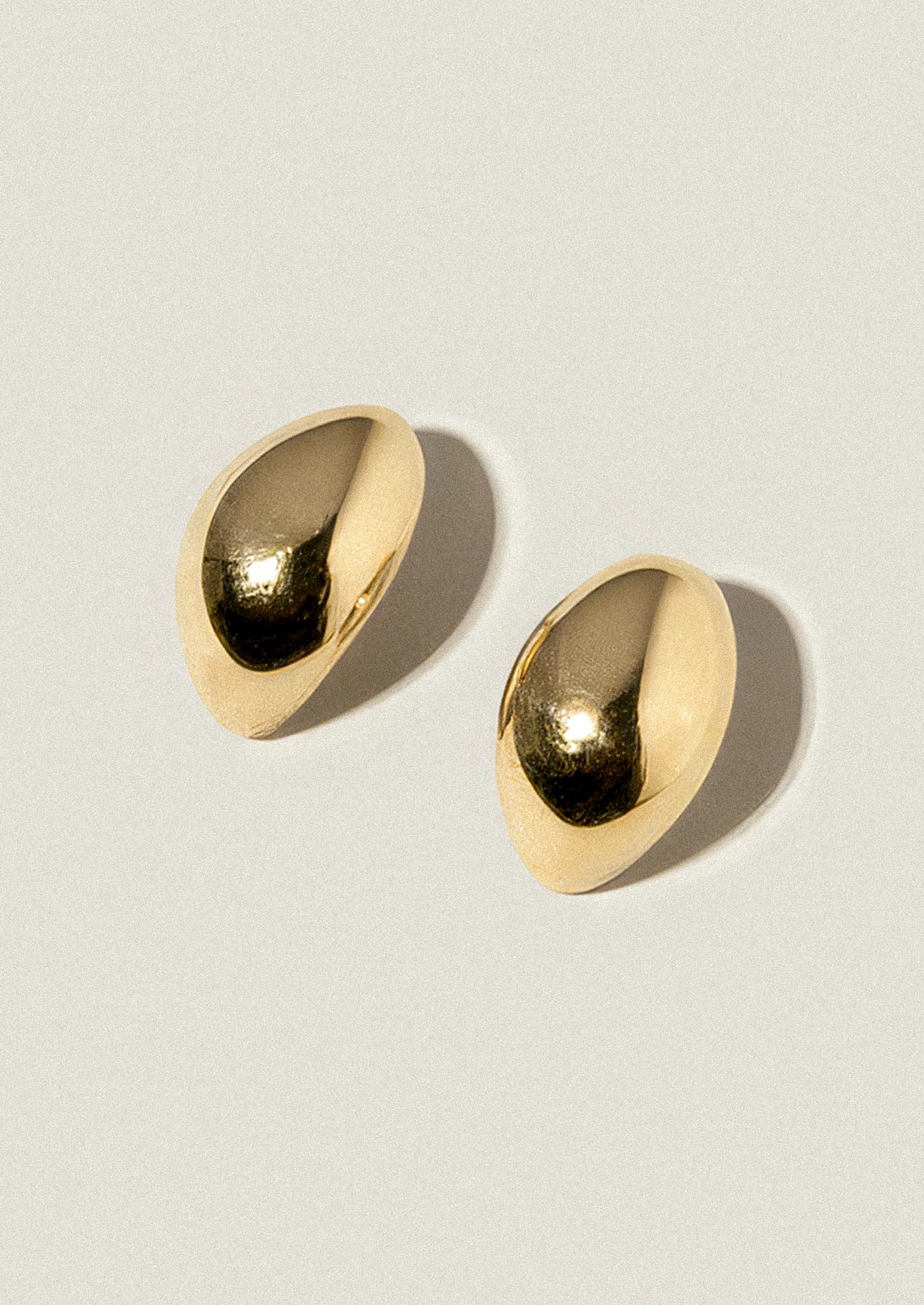 Simple Curve Earrings - Image 3