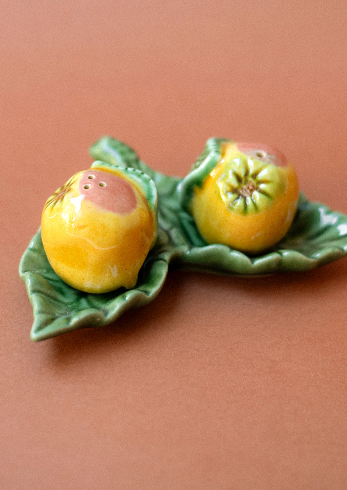 Grapefruit Salt & Pepper Shakers with Tray - Image 3