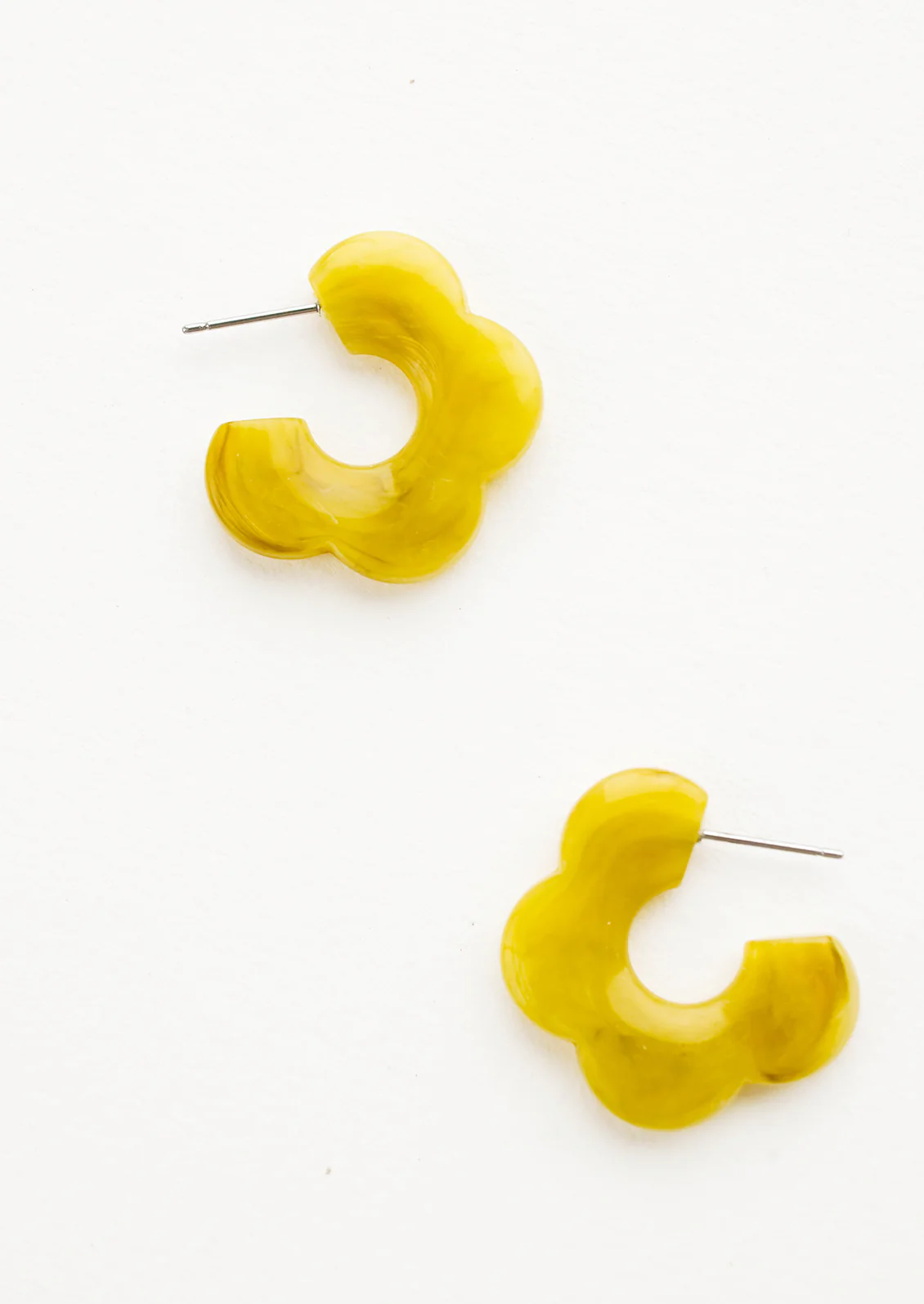 Lilo Flower Earrings - Image 4