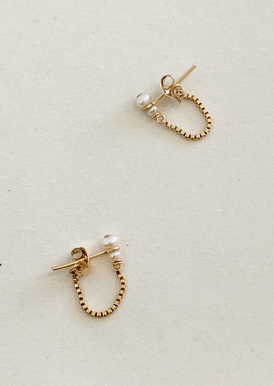 Pearl Pebble Chain Stud Earrings - Image 2