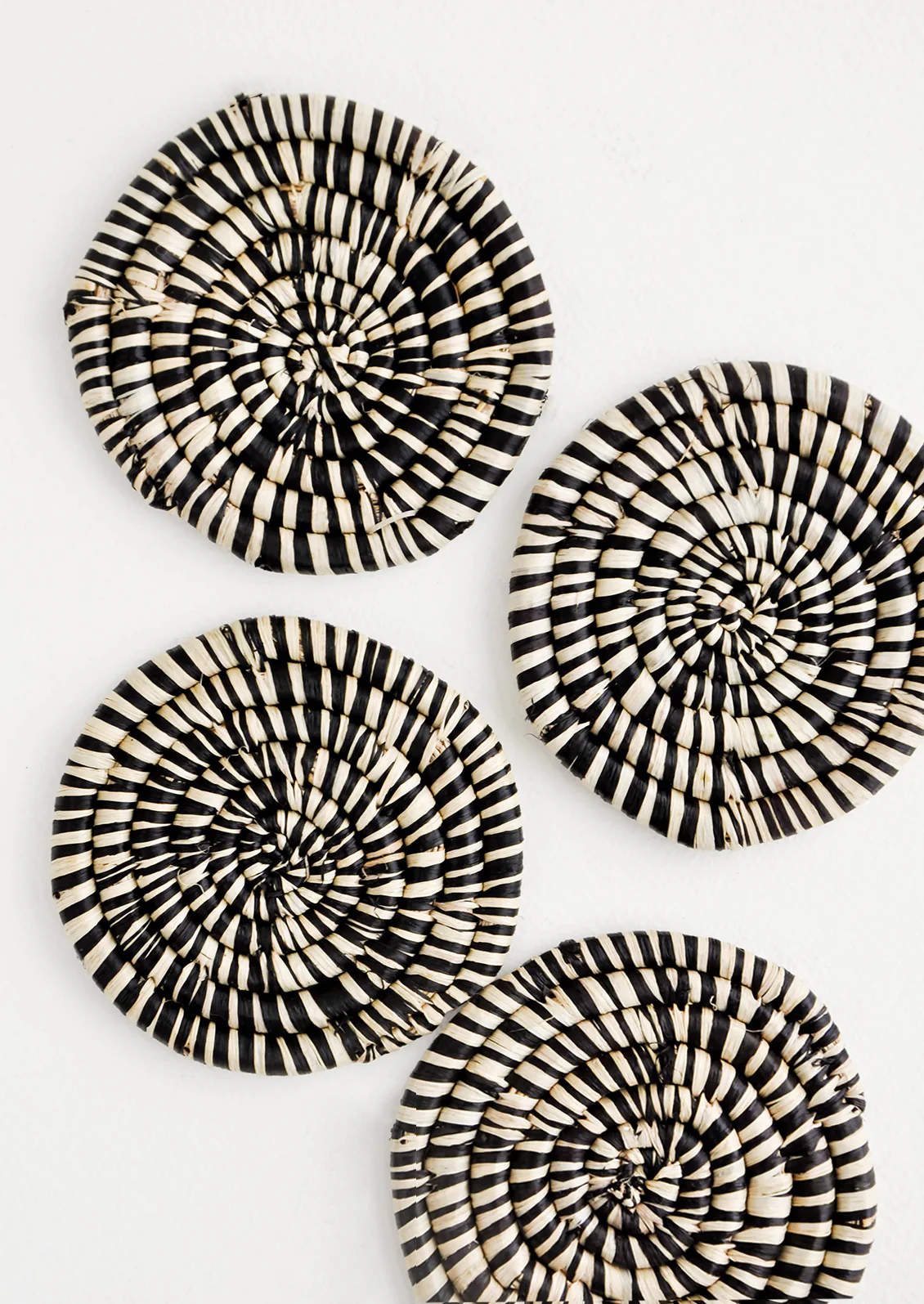 Hue Woven Raffia Coaster Set - Image 4
