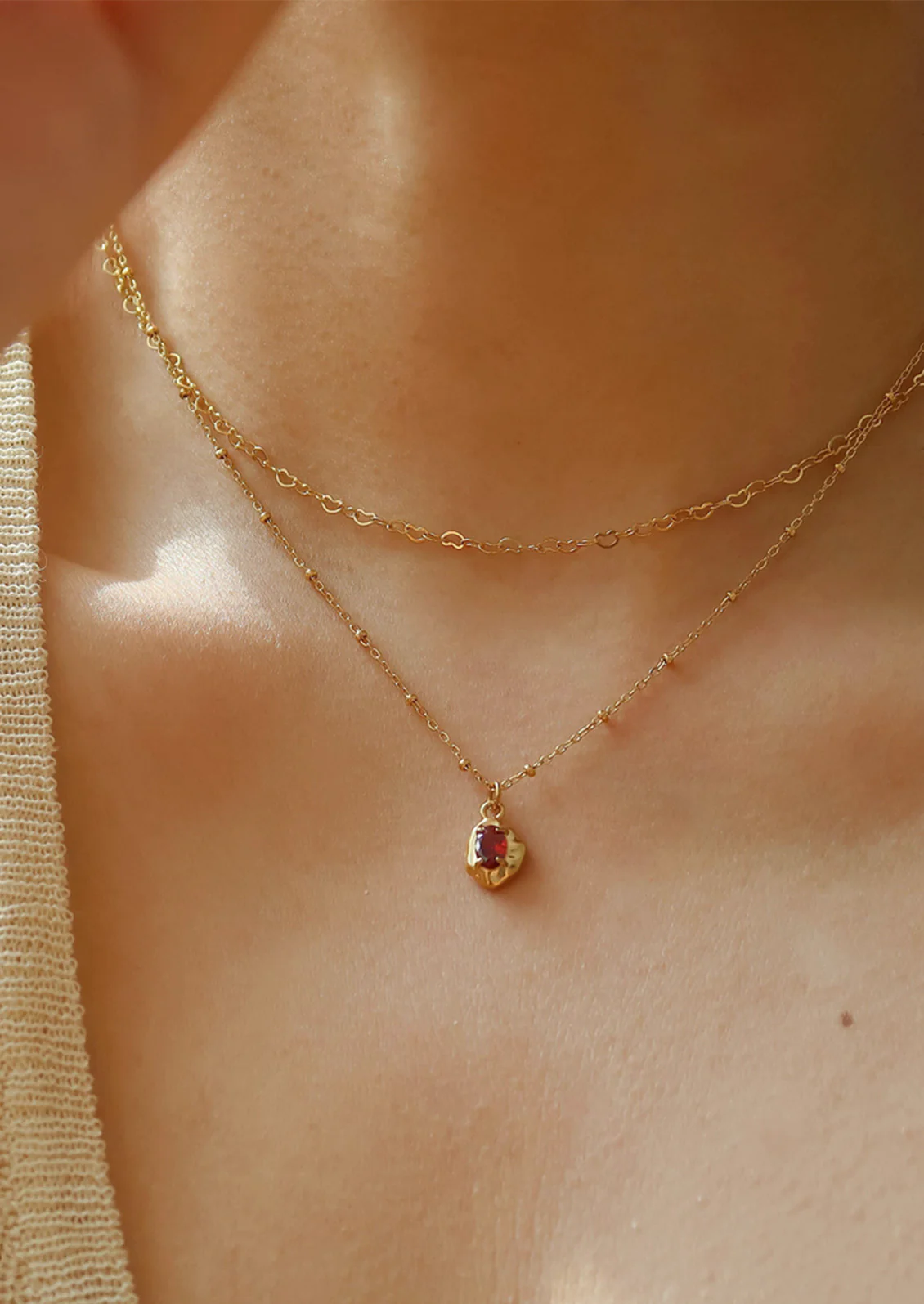Rouge Pendant Necklace - Image 2