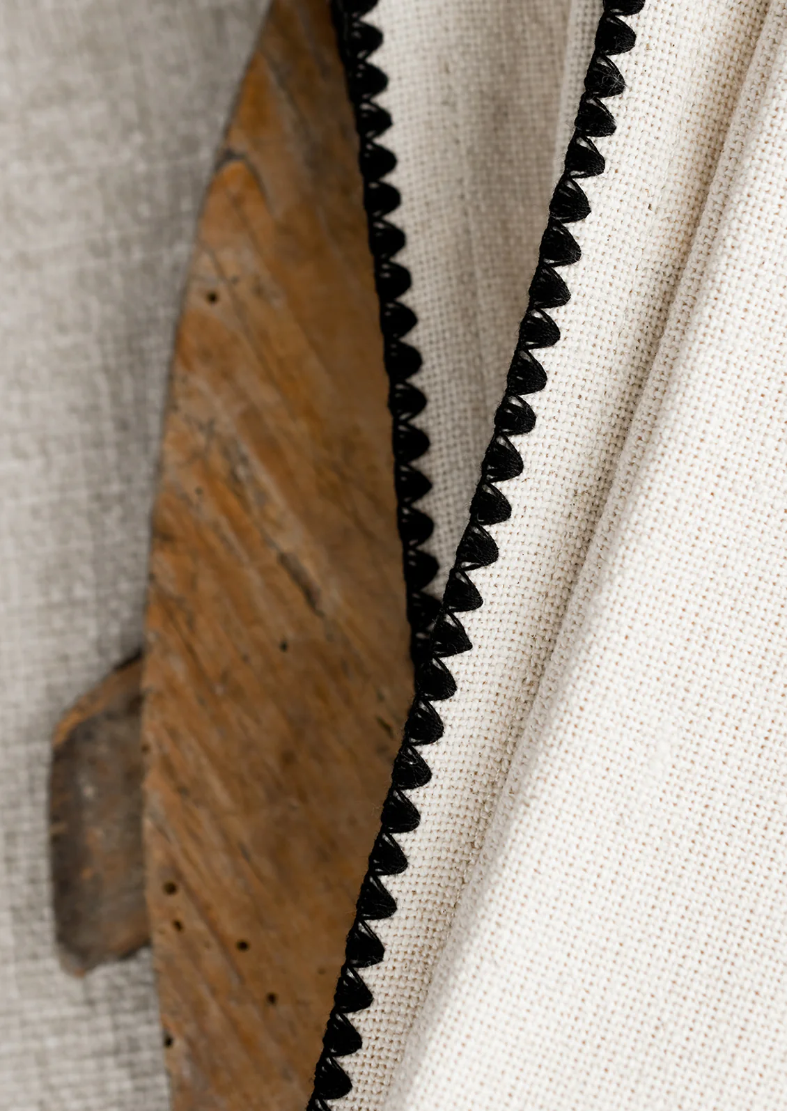 Scalloped Stitch Napkin Set - Image 3