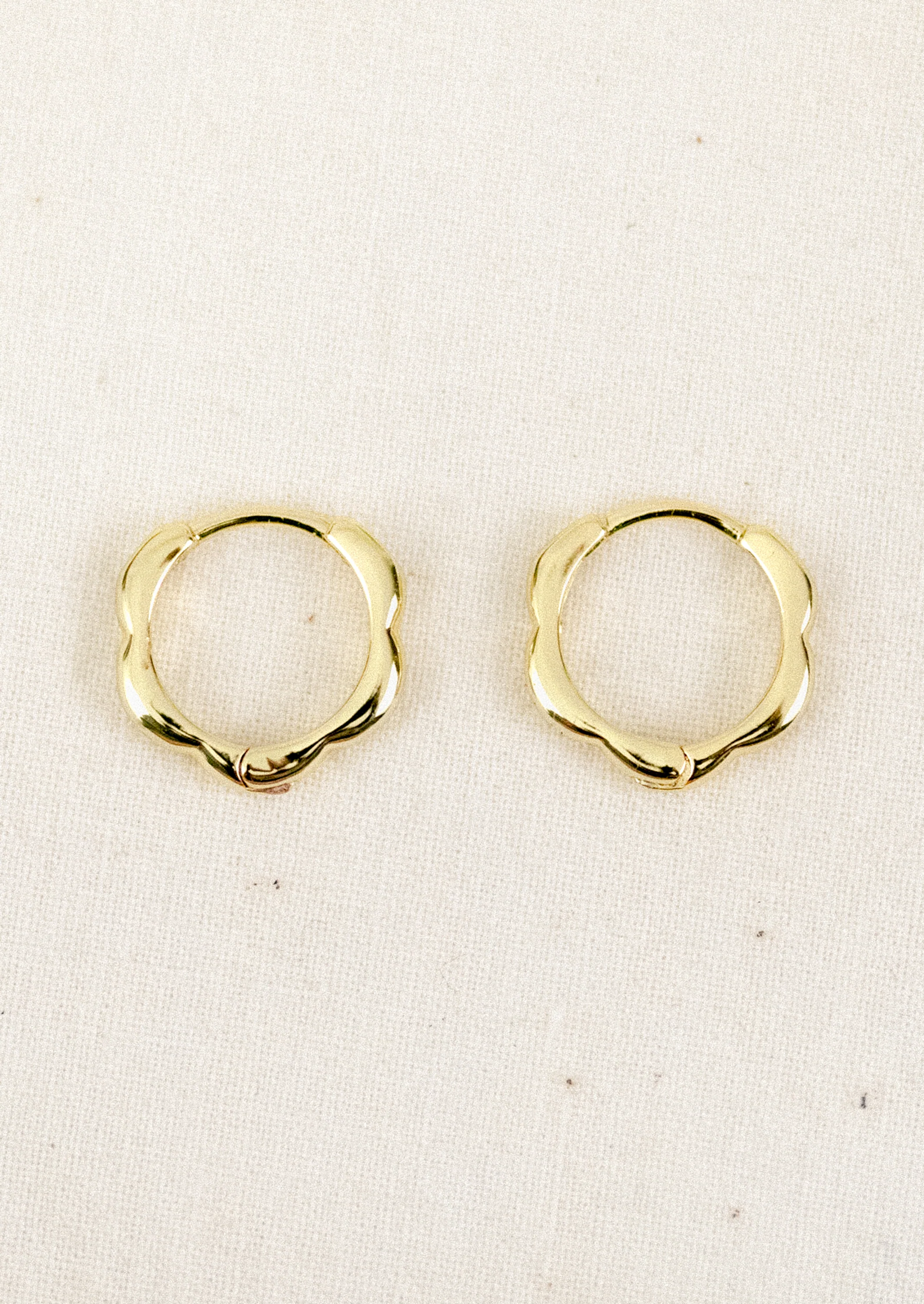 Tiny Scalloped Hoop Earrings